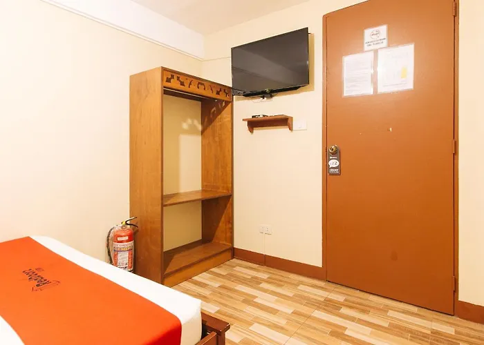 Reddoorz Near Pnr Espana Station 2* Manila