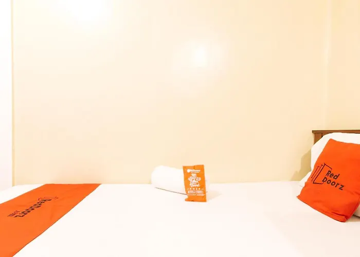 Reddoorz Near Pnr Espana Station Hotel