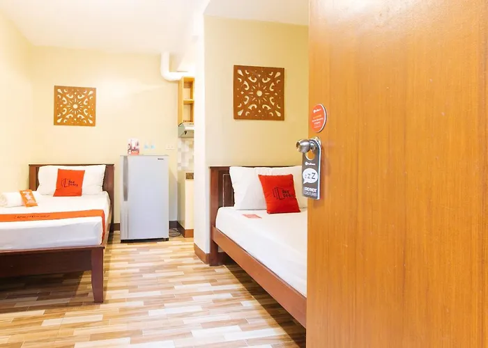 Reddoorz Near Pnr Espana Station Hotel 2*