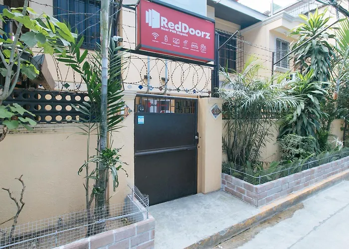 Reddoorz Near Pnr Espana Station 2*