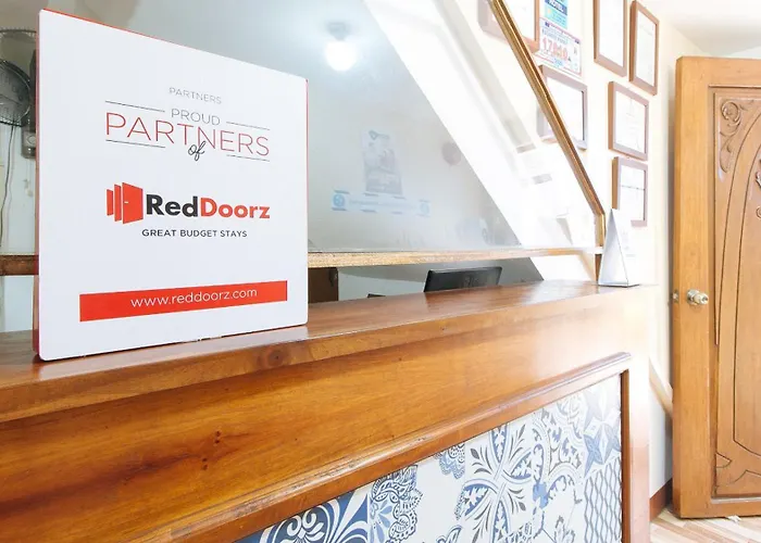 Reddoorz Near Pnr Espana Station Hotel