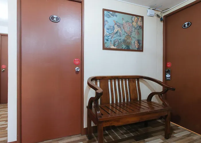 Reddoorz Near Pnr Espana Station Hotel Manila