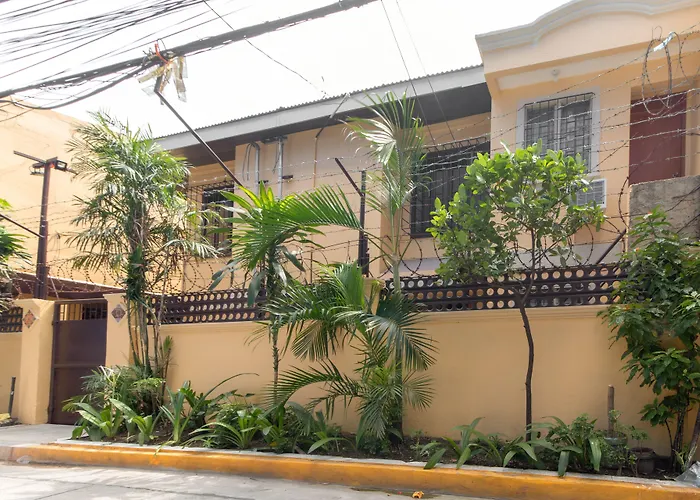 Reddoorz Near Pnr Espana Station Manila