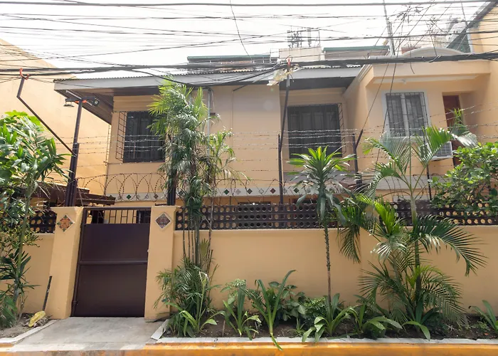 Reddoorz Near Pnr Espana Station Hotel 2*
