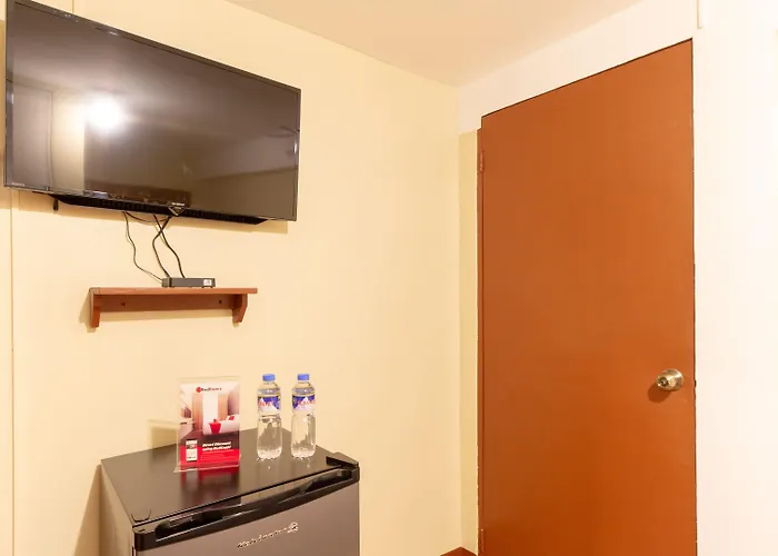 Reddoorz Near Pnr Espana Station 2*