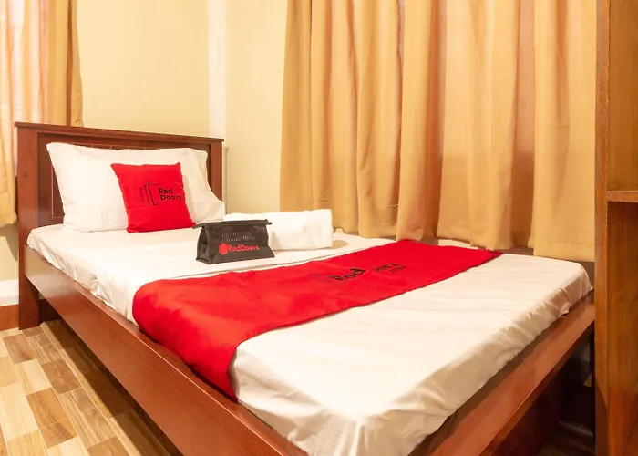Reddoorz Near Pnr Espana Station 2*