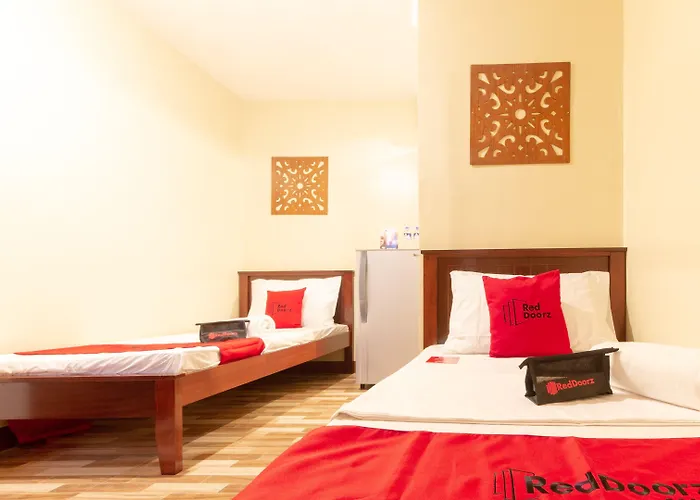 Reddoorz Near Pnr Espana Station Hotel