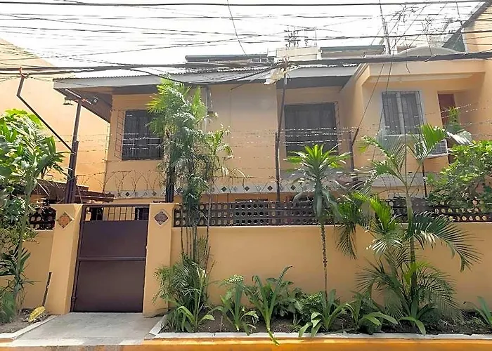 Reddoorz Near Pnr Espana Station Hotel