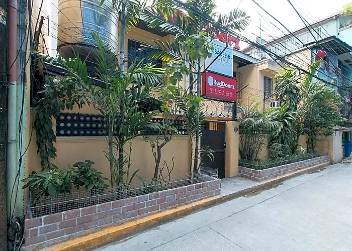 Reddoorz Near Pnr Espana Station Hotel