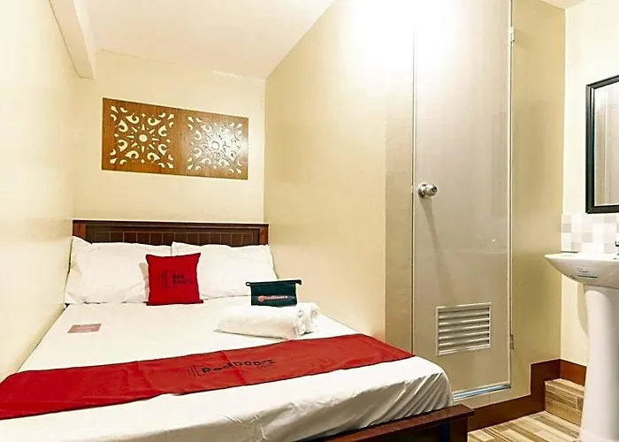 Reddoorz Near Pnr Espana Station 2*
