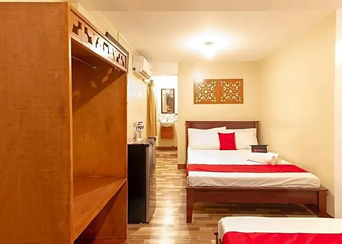 Reddoorz Near Pnr Espana Station Hotel 2*