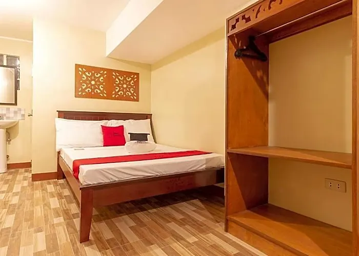 Reddoorz Near Pnr Espana Station Hotel 2*