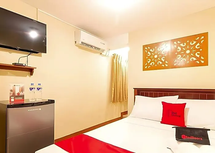 Reddoorz Near Pnr Espana Station 호텔 마닐라
