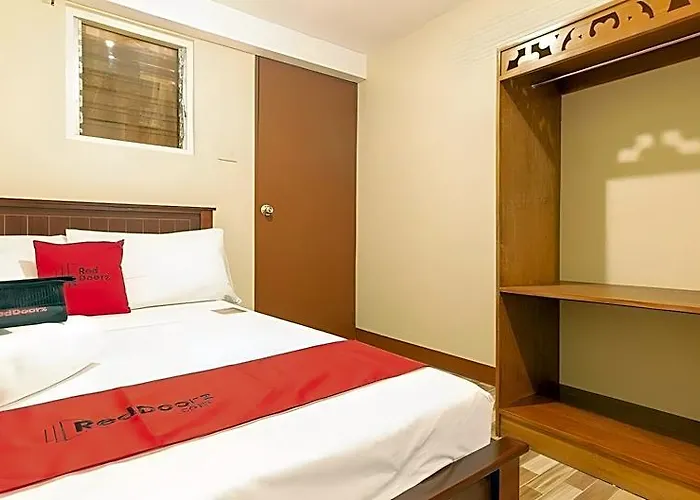 호텔 Reddoorz Near Pnr Espana Station 2*